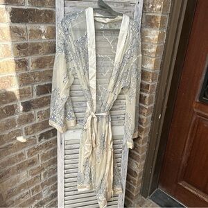 Lulus Womens  Sheer Romantic Short Robe Sz Small White Lace Blue Wedding.